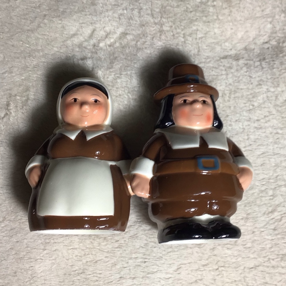 Pilgrim Couple Salt and Pepper Shakers